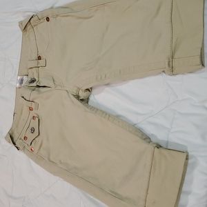 Womans True Religion Capri Pants (Knee length short)